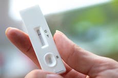 Por qué no debes compartir imágenes de tus pruebas de covid en línea