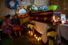 Guatemala: dolor en entierro de migrante muerto en México  