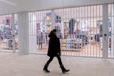 Quebec inicia cierre de tiendas ante repunte de COVID-19