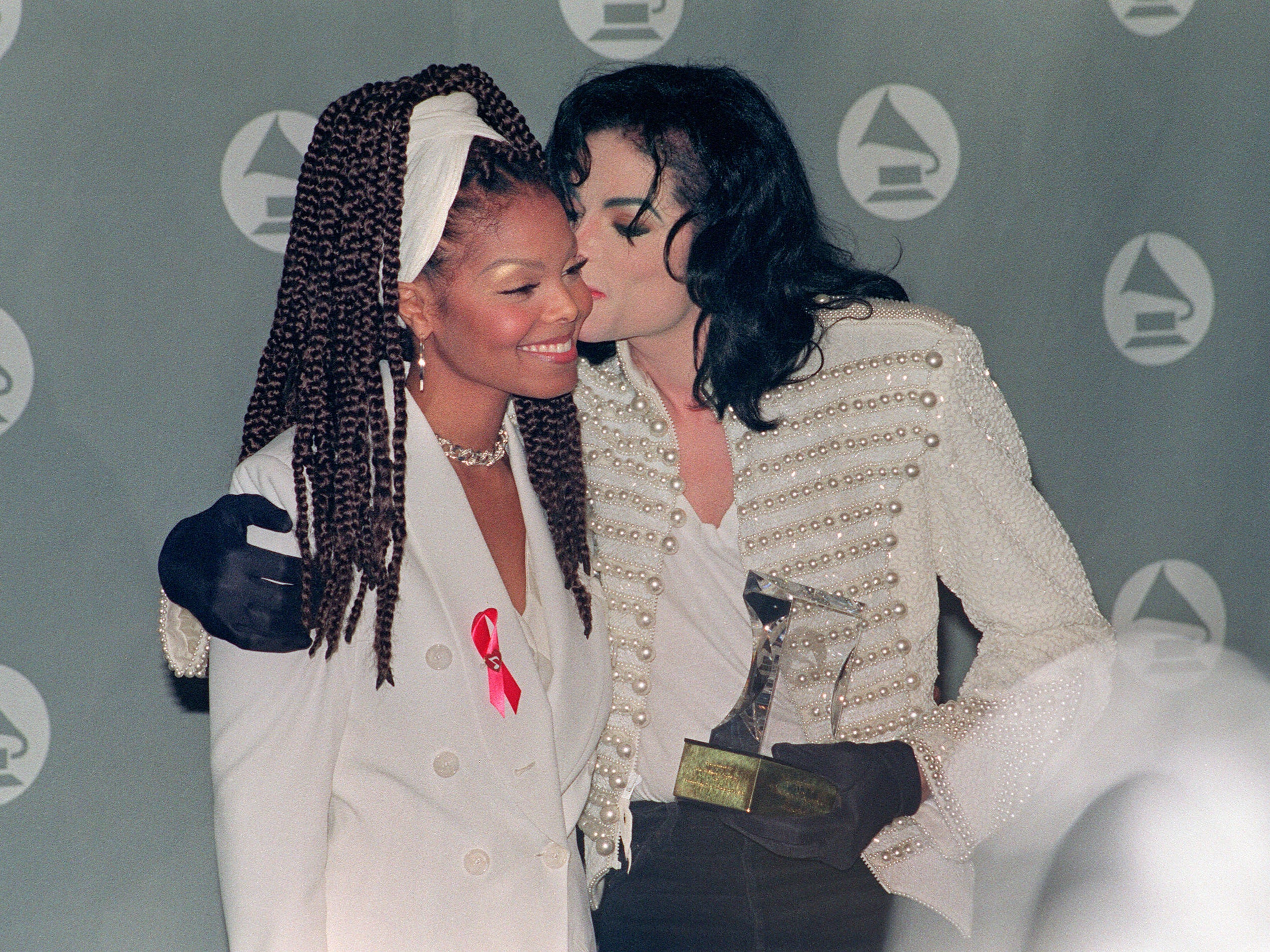 Los hermanos Janet Jackson y Michael Jackson en 1993