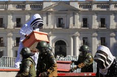 Apicultores detenidos en protesta por la megasequía que afecta a la producción de miel en Chile
