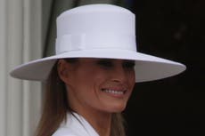 Burlas a Melania Trump por subastar su sombrero con oferta mínima de 250.000 dólares