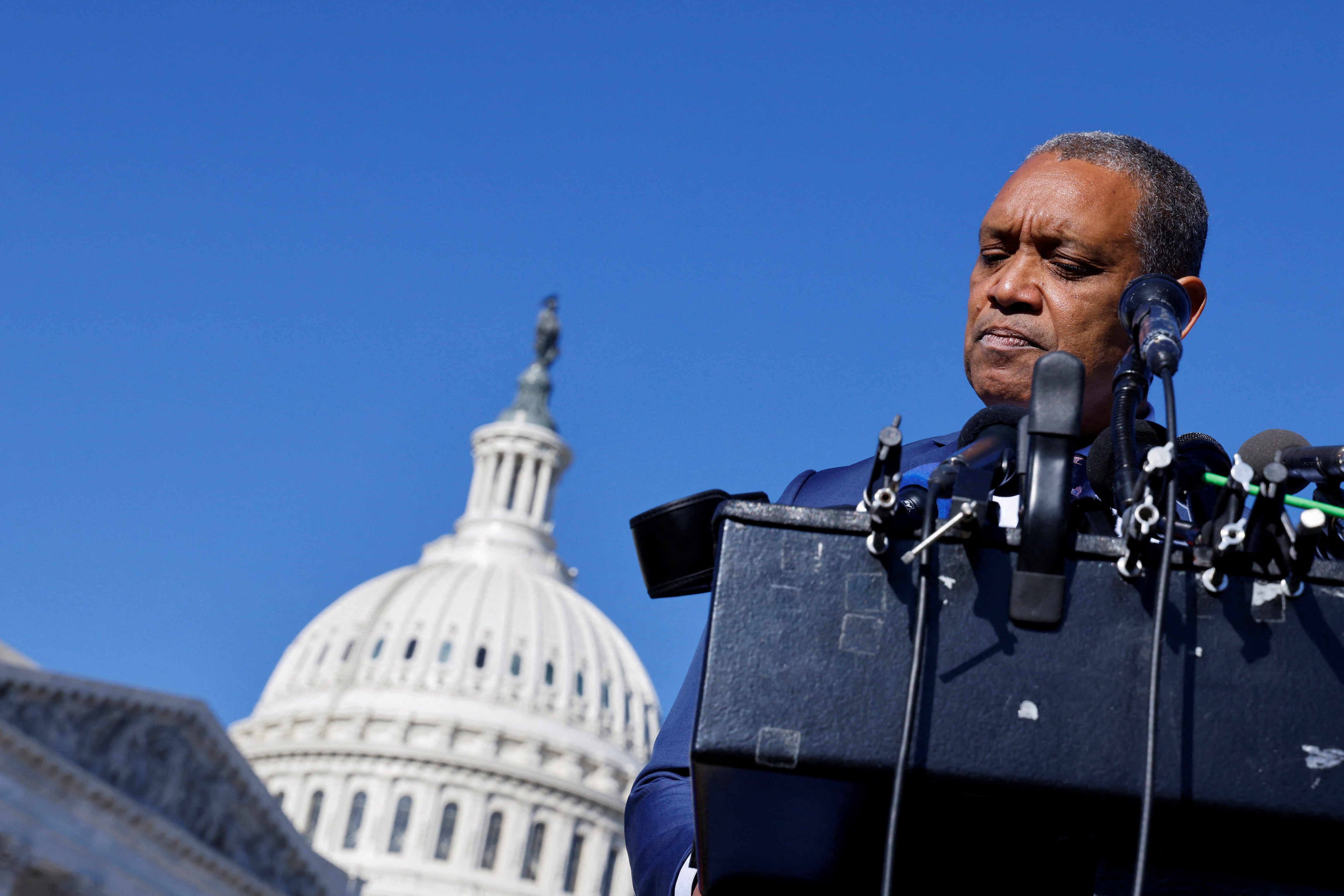 El procurador general de Washington DC Karl Racine, States United for Democracy y otros se unieron a la demanda en contra de los grupos extremistas por su participación en el asalto al Capitolio