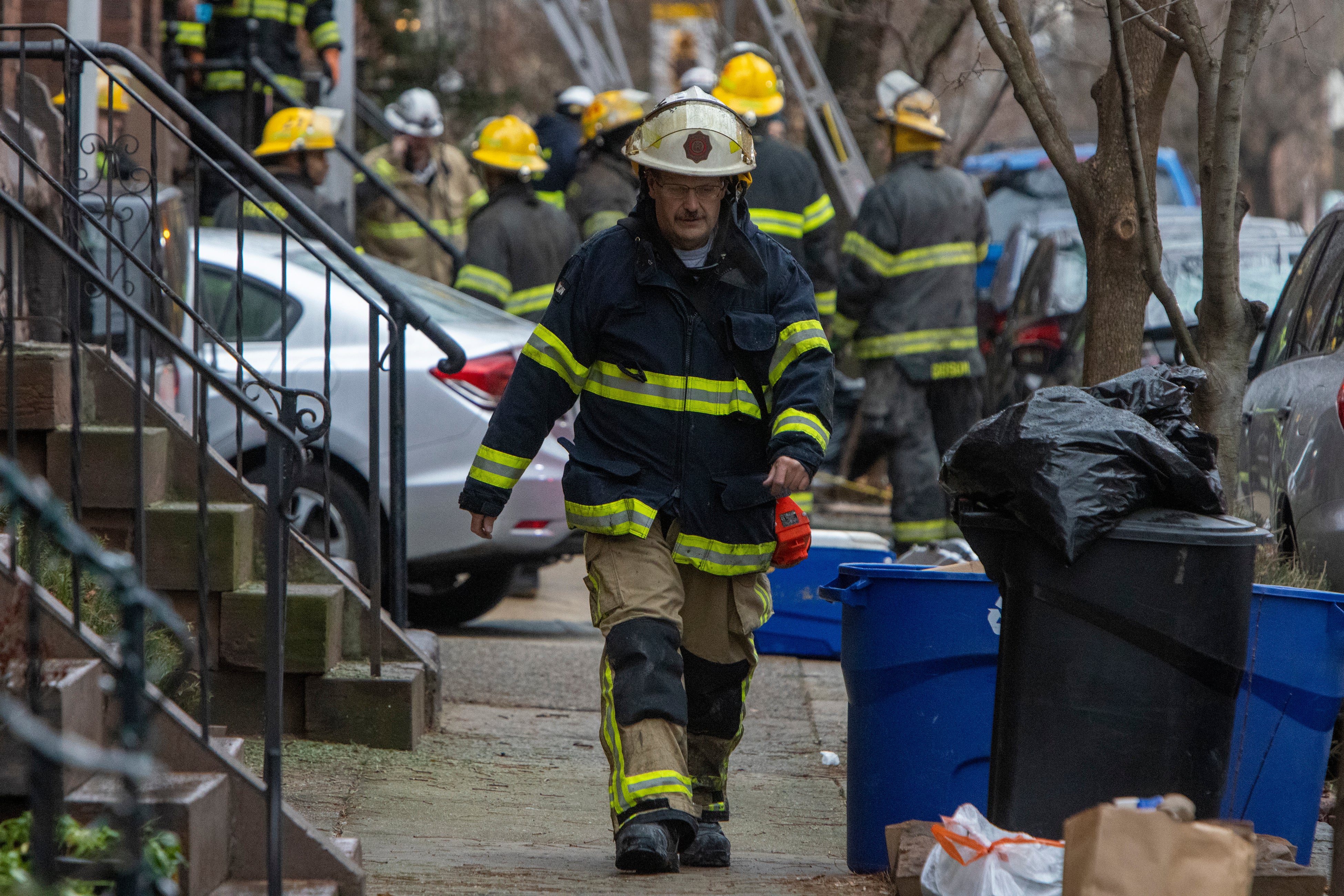 El departamento de bomberos en escena