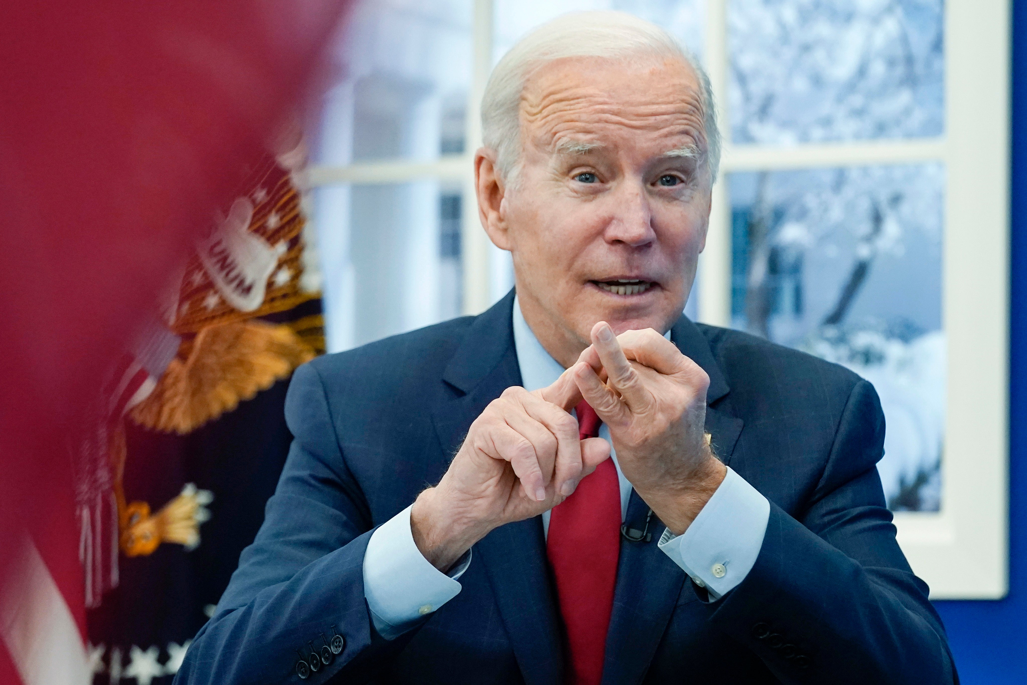 Biden enviará más pruebas de COVID a las escuelas para evitar cierres