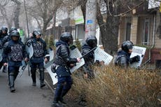 Policía: protestas en Kazajistán dejan docenas de muertos