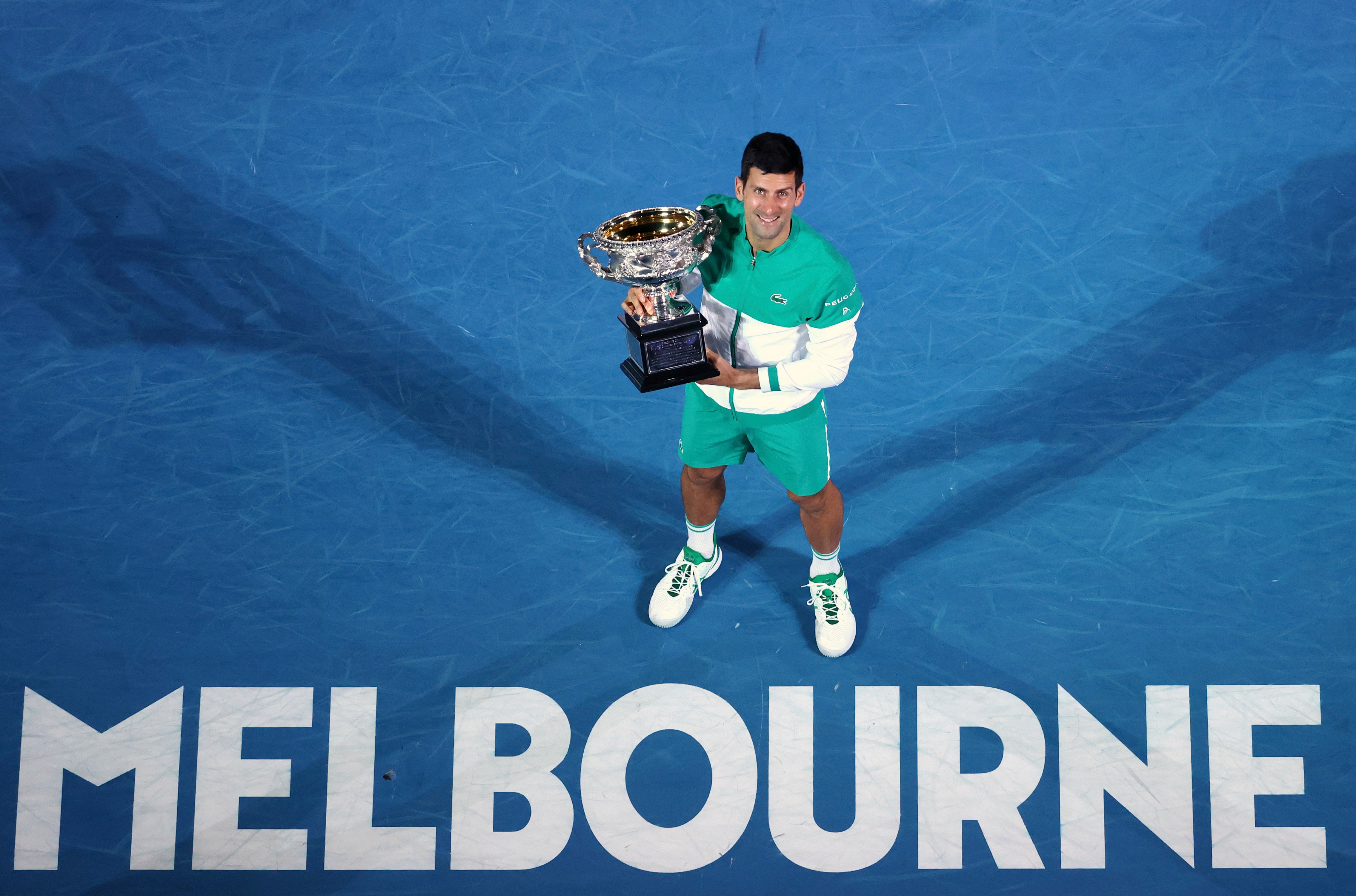 Novak Djokovic después de ganar el Abierto de Australia en 2021