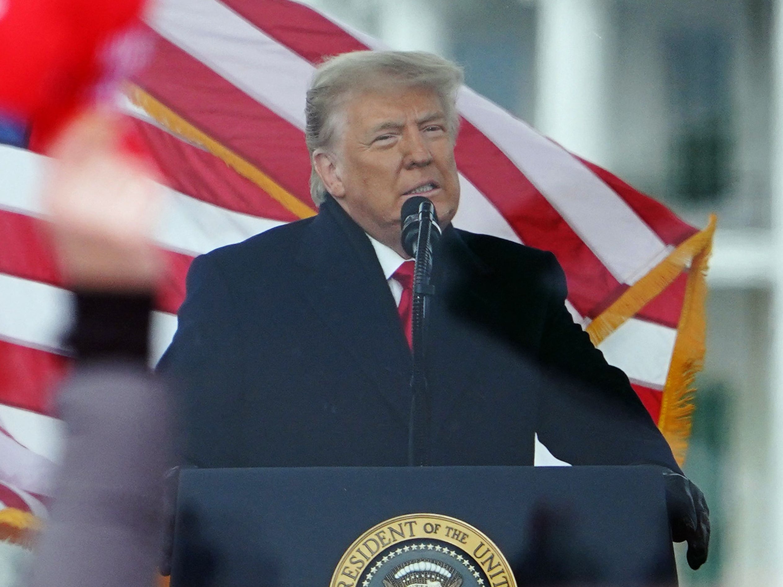 Donald Trump da discurso afuera de la Casa Blanca el 6 de enero de 2021