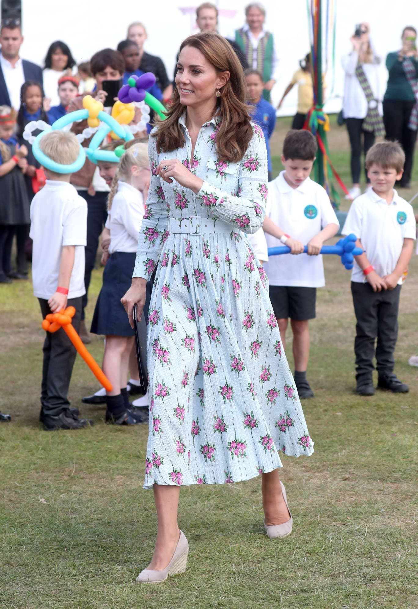 Kate completed the look with a pair of wedged heels