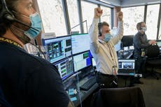 Despliegan espejo principal de telescopio espacial Webb