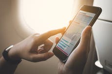 “Tenemos covid, shhh”: pasajero conmocionada por mensaje de texto de mujer en vuelo