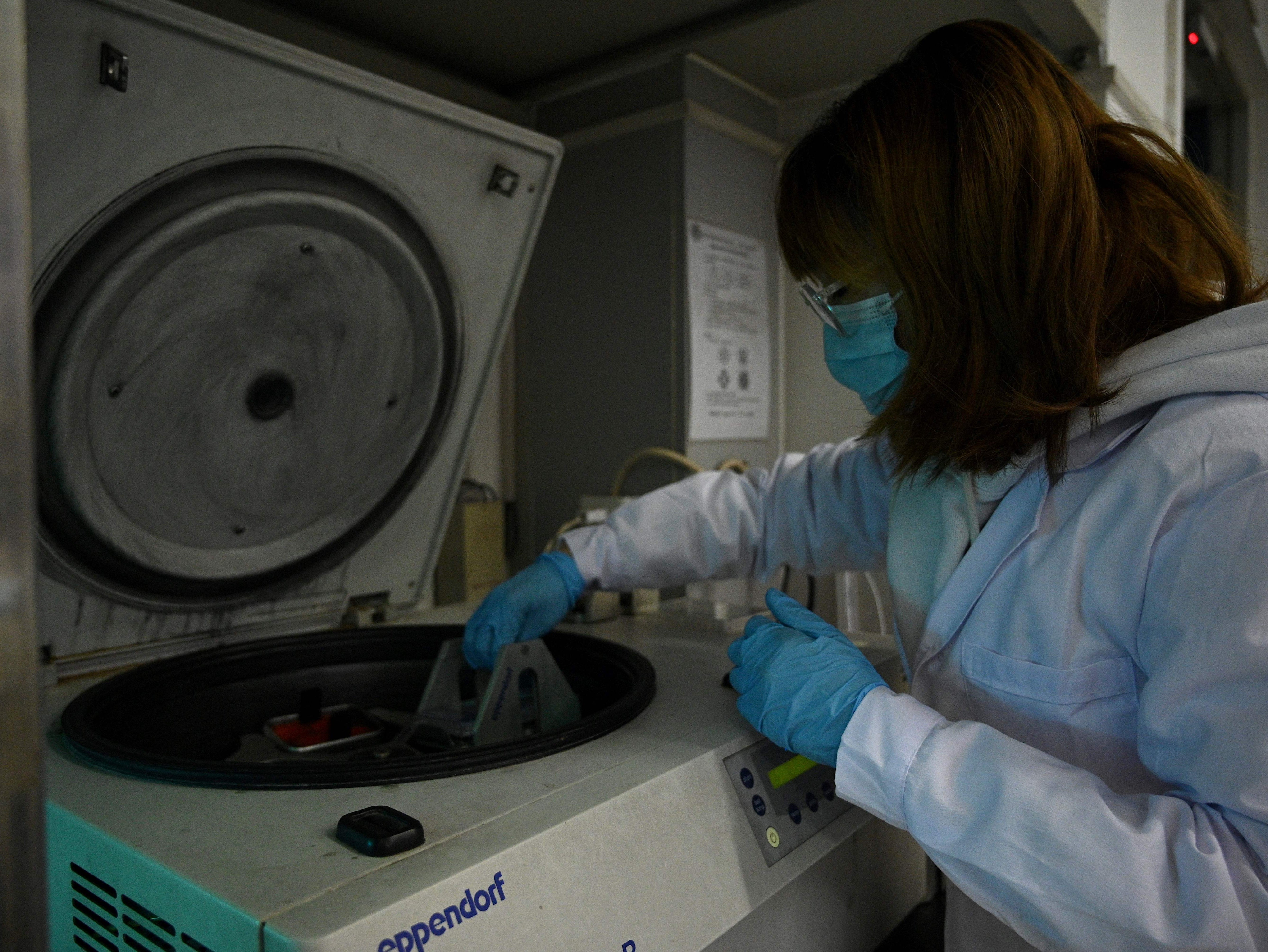 “Deltacron”: Contaminación de laboratorio es “posiblemente” responsable por híbrido delta y ómicron