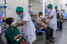 India inicia aplicación de vacuna de refuerzo contra COVID