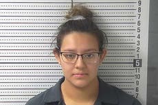 Madre adolescente dice que no sabía que estaba embarazada y entró en pánico antes de tirar a su bebé a la basura