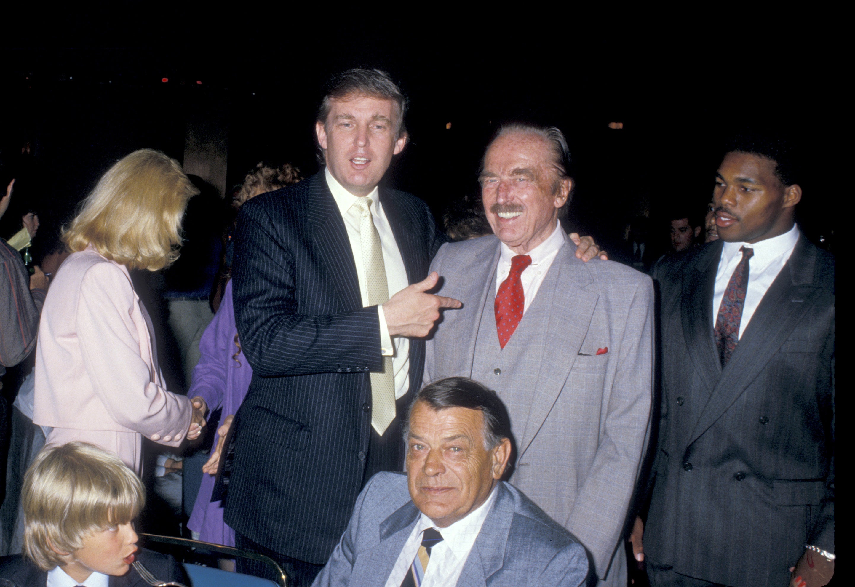 Donald Trump Jr., Donald Trump, Fred Trump (padre de Ivana Trump) y Herschel Walker (Fotografía de Ron Galella, Ltd./Ron Galella Collection via Getty Images)