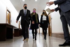 Manchin acaba con cambios a Ley de derecho al voto momentos antes del discurso de Biden