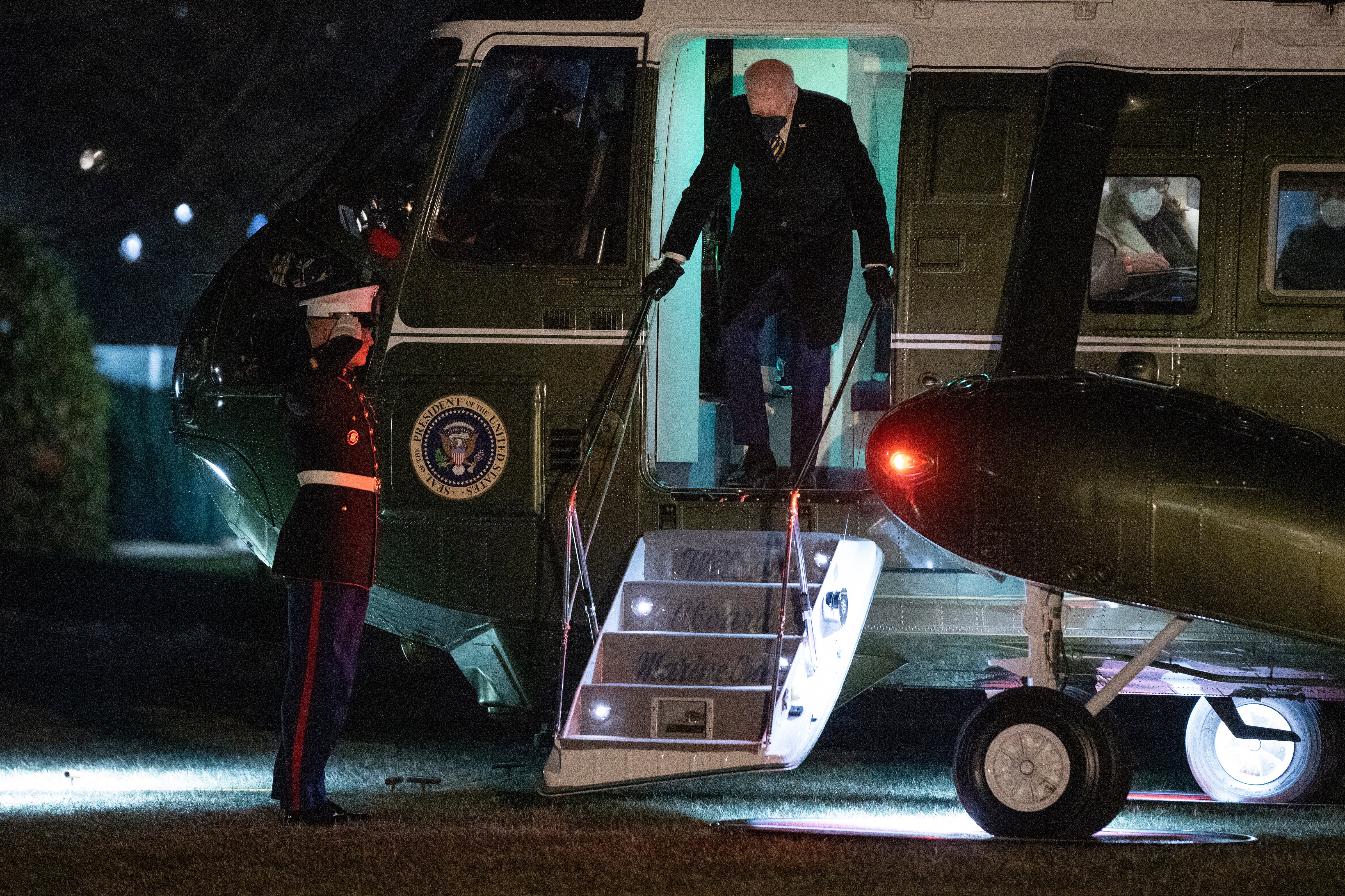 Biden descarta inflación como “desafío global” a pesar de desastroso informe de precios con récord de aumentos