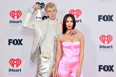 Megan Fox y Machine Gun Kelly celebran su compromiso “bebiendo la sangre del otro”