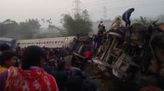 Accidente ferroviario en India deja cinco muertos