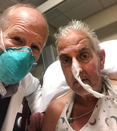 Paciente que recibió primer trasplante exitoso de corazón de cerdo fue encarcelado por apuñalar a un hombre