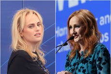 Rebel Wilson bromea sobre JK Rowling al ser anunciada como anfitriona de los BAFTA