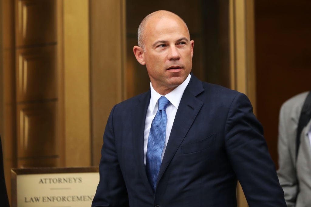 Michael Avenatti reclama $94 millones alegando que le atormenta el libro de Trump desde la cárcel