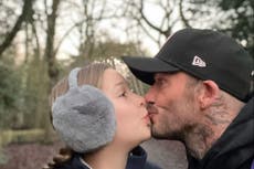 David Beckham reaviva el debate sobre la paternidad “adecuada” tras besar a su hija de 10 años en los labios