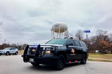 Hombre airado al parecer toma rehenes en sinagoga en Texas