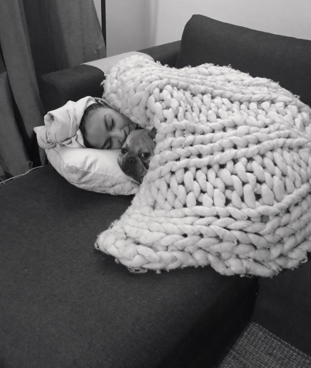 “El covid no fue ninguna broma”: AOC comparte fotos de su lucha contra el virus