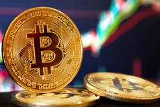 Caída del bitcoin se vuelve más drástica, propietarios de criptomonedas pierden cientos de miles de millones