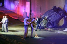Tres muertos al caer auto de un paso elevado en California