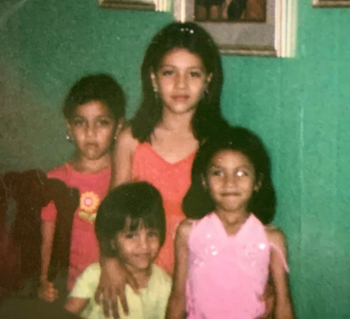 Mayra y Vanessa Guillen, las hermanas mayores, fueron criadas junto a dos hermanas y dos hermanos más en Houston por padres inmigrantes mexicanos