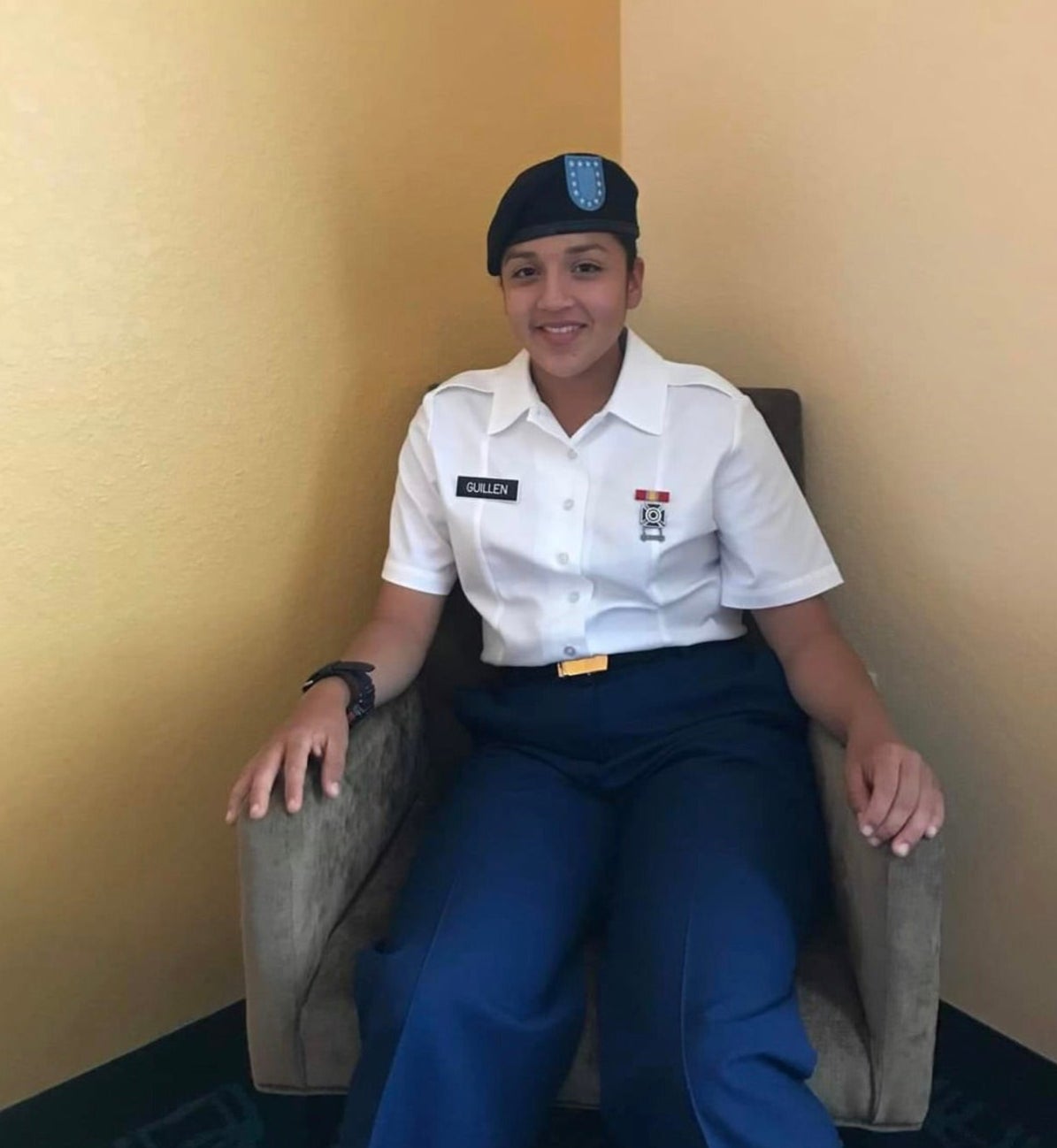 Vanessa Guillen se unió al ejército inmediatamente después de salir de preparatoria, inspirada por otros miembros de la familia en servicio, señala su hermana
