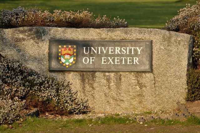 Una académica de alto nivel recibió £ 101,000 después de que un tribunal laboral dictaminó que la Universidad de Exeter la despidió injustamente