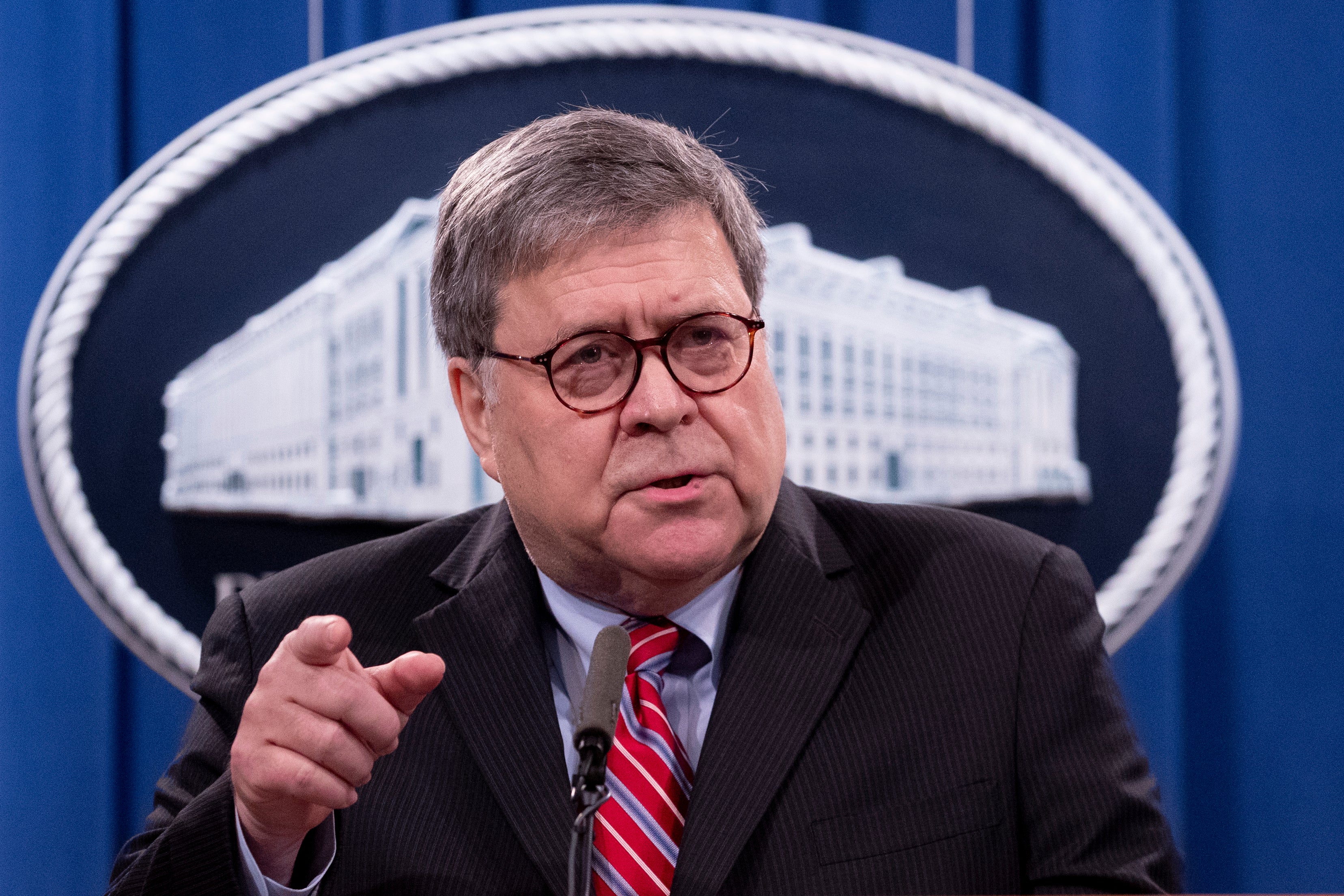 Bill Barr: panel del ataque al Capitolio hablará con ex fiscal general por orden de incautar máquinas de voto