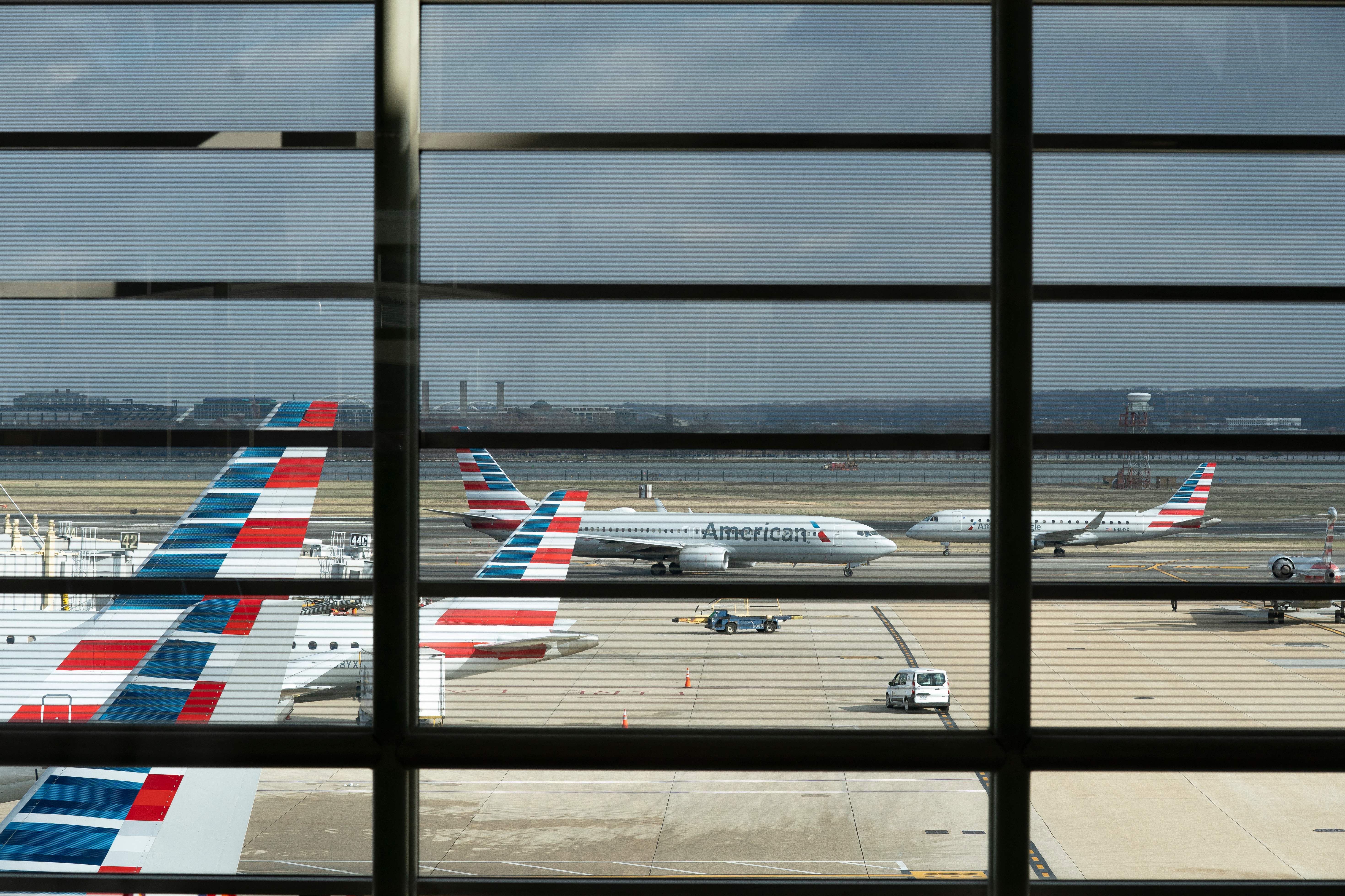Aviones de American Airlines en el Aeropuerto Nacional Ronald Reagan de Washington en Arlington, Virginia, el 18 de enero