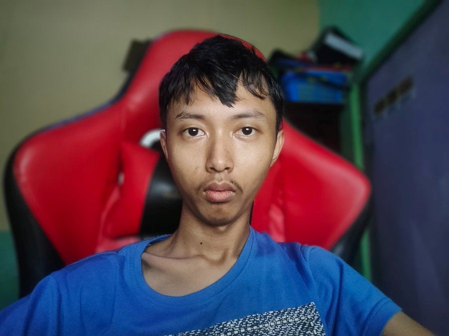 Estudiante se vuelve millonario después de convertir sus “selfies” en NFT