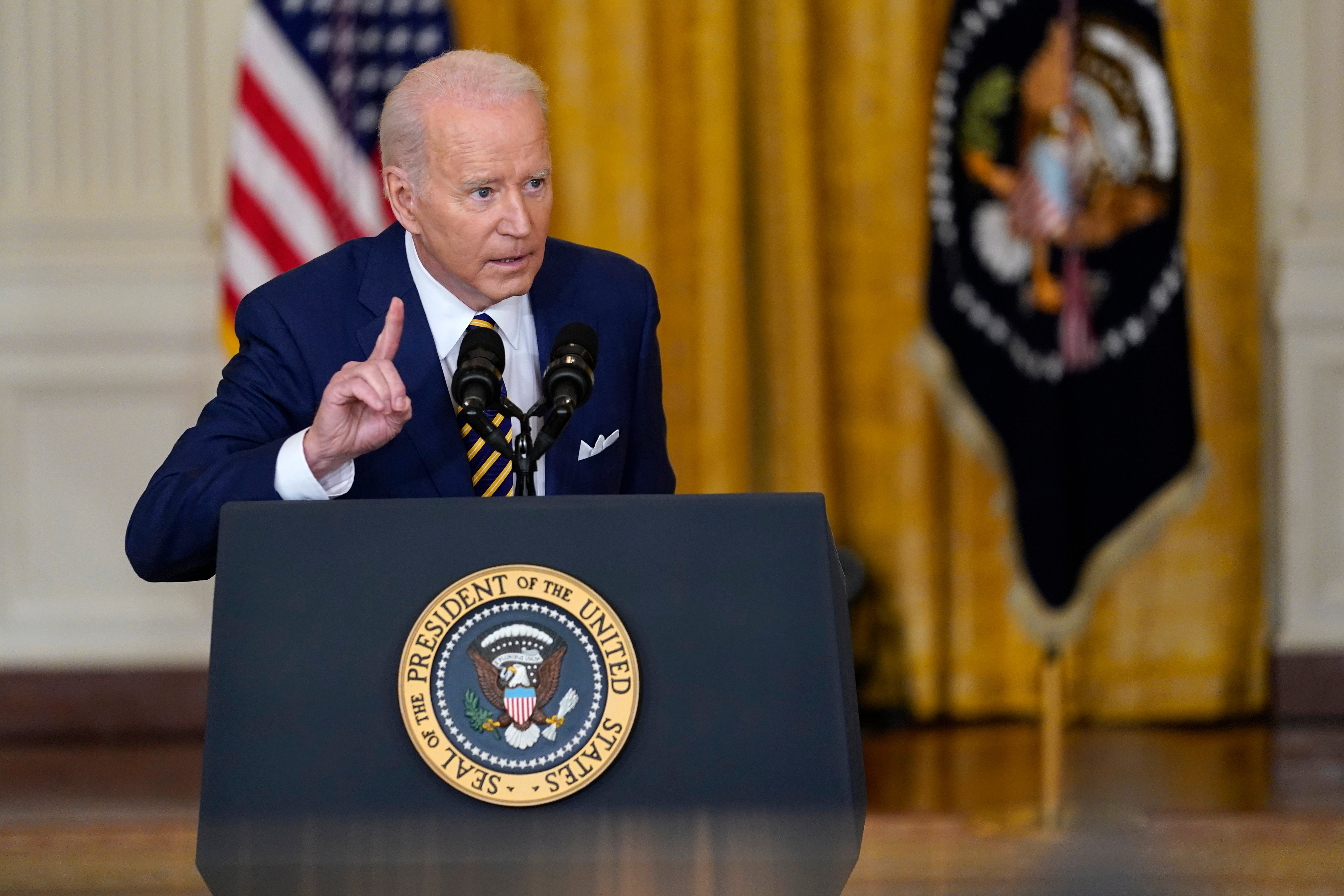 El presidente Joe Biden habla durante una conferencia de prensa en la Sala Este de la Casa Blanca en Washington, el miércoles 19 de enero de 2022