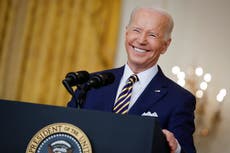 Biden se ríe cuando Peter Doocy de Fox News le pregunta por qué empuja a EE.UU. “tanto a la izquierda”
