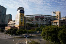 Caída de madre y su hijo desde un estadio en San Diego fue un suicidio-homicidio, dice policía