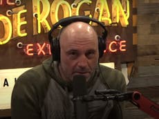 Joe Rogan causa indignación al hablar con Jordan Peterson sobre quién debería considerarse “negro”