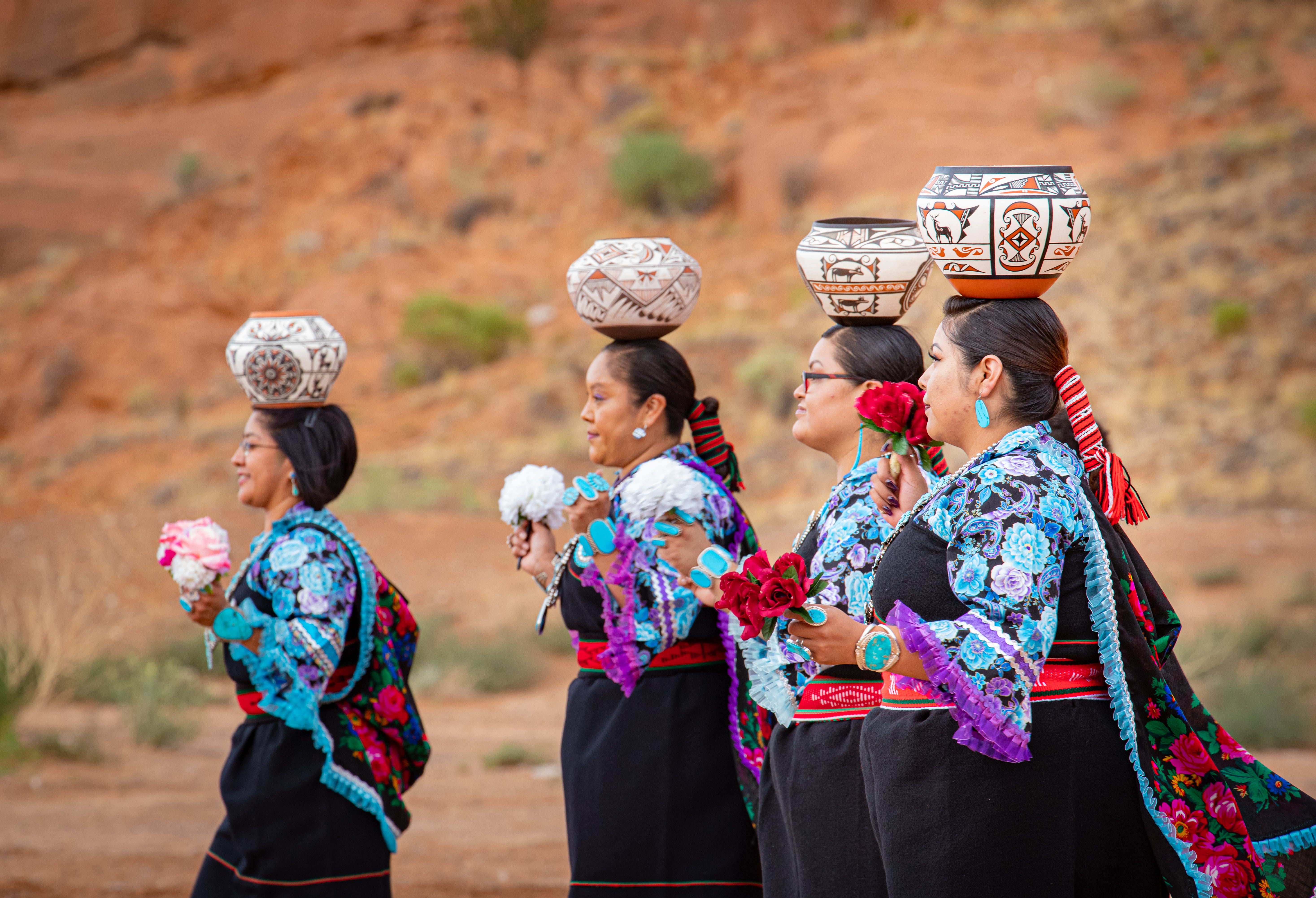Grupo de danza femenil Zuni Pueblo Olla Maidens