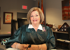 Jueza de Tennessee acusada de encarcelar ilegalmente a niños anuncia su retiro