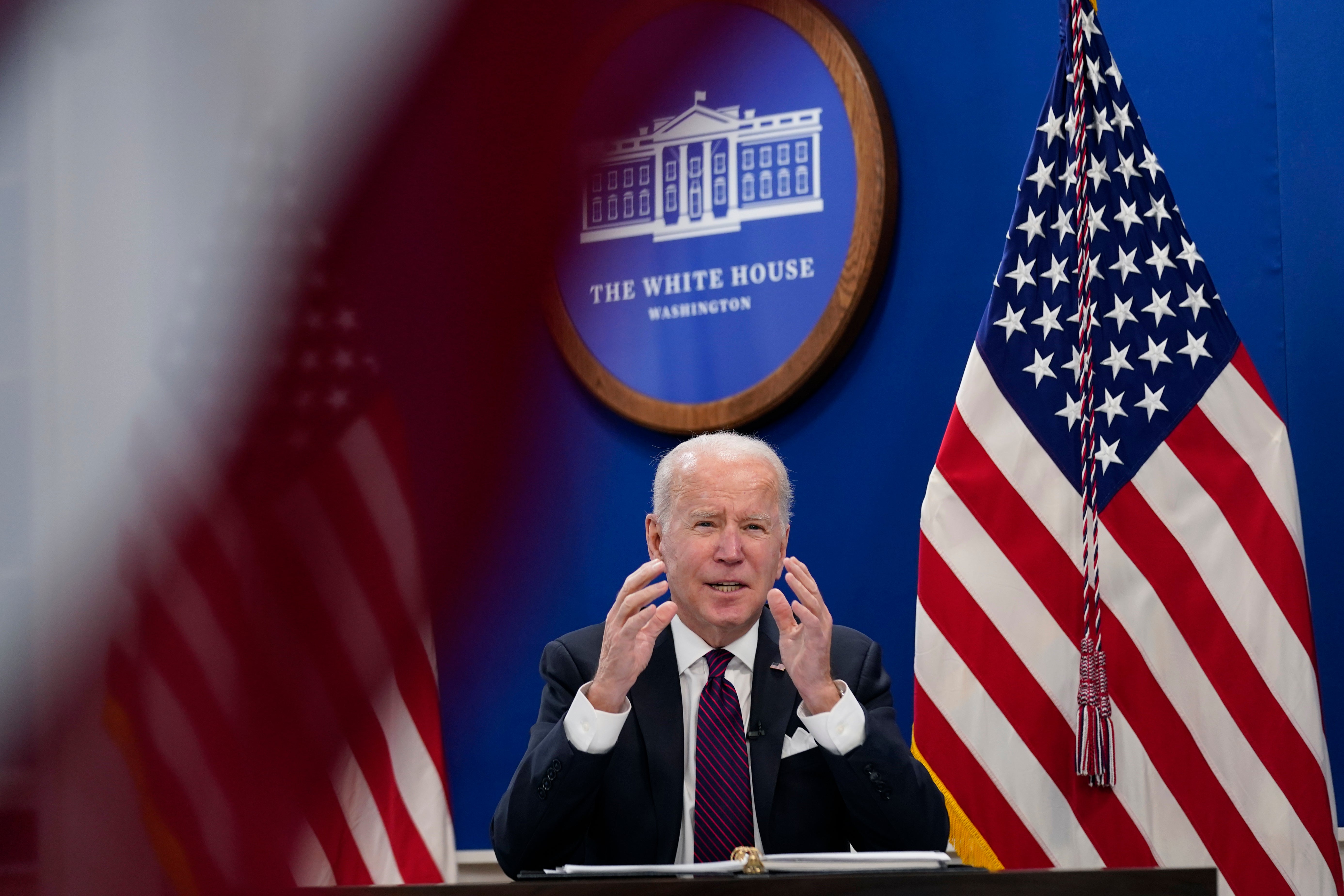 Índices de aprobación de Biden siguen cayendo a medida que se acercan las elecciones de medio mandato
