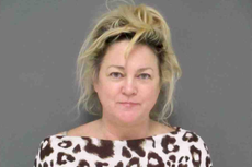 Mujer de Texas arrestada por supuestamente querer “comprar” a un niño en Walmart por $500k “porque lo quería”