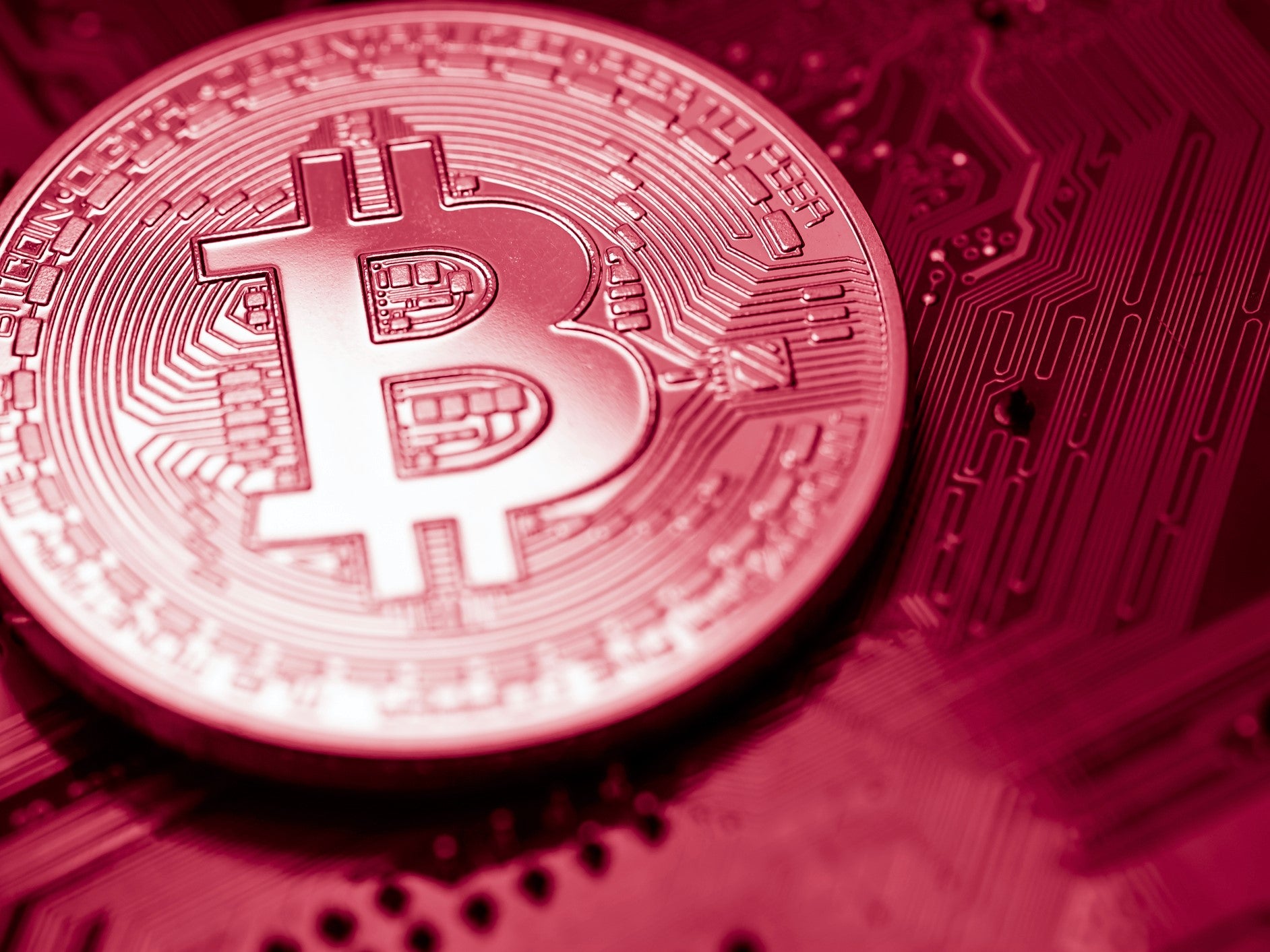 El precio de bitcoin ha caído más del 50 por ciento desde noviembre de 2021, cuando alcanzó su máximo