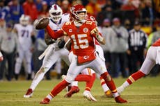 Con aplomo, Mahomes lidera frenético triunfo de los Chiefs