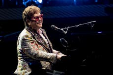 Elton John pospone conciertos en Texas tras contraer COVID