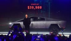 Elon Musk retrasa Cybertruck de Tesla un año más debido a “escasez en cadena de suministro”