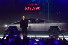 Elon Musk retrasa Cybertruck de Tesla un año más debido a “escasez en cadena de suministro”